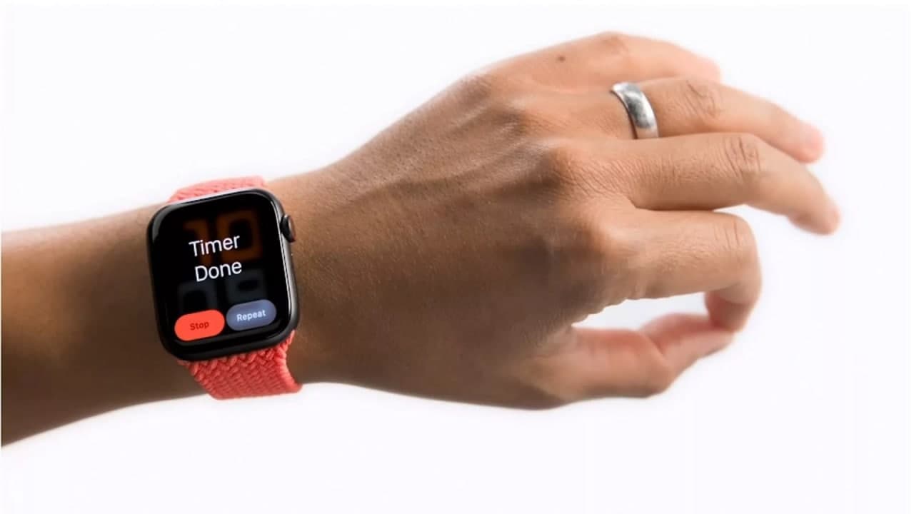 在辅助触摸的帮助下，你只需轻触手腕就可以控制Apple Watch